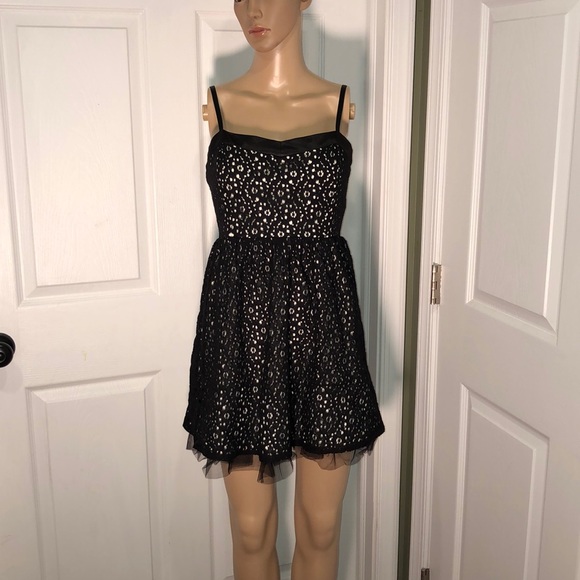 Forever 21 Dresses & Skirts - xxi Black & Ivory Dress L
